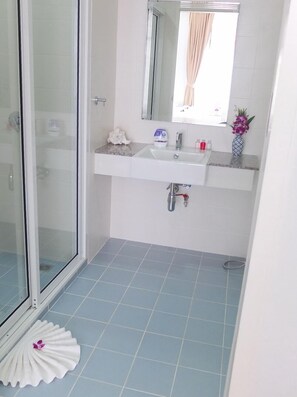 1 Bedroom Apartment | Bathroom | Shower, free toiletries, hair dryer, towels - AS One Bedroom Apartment A (Krabi)