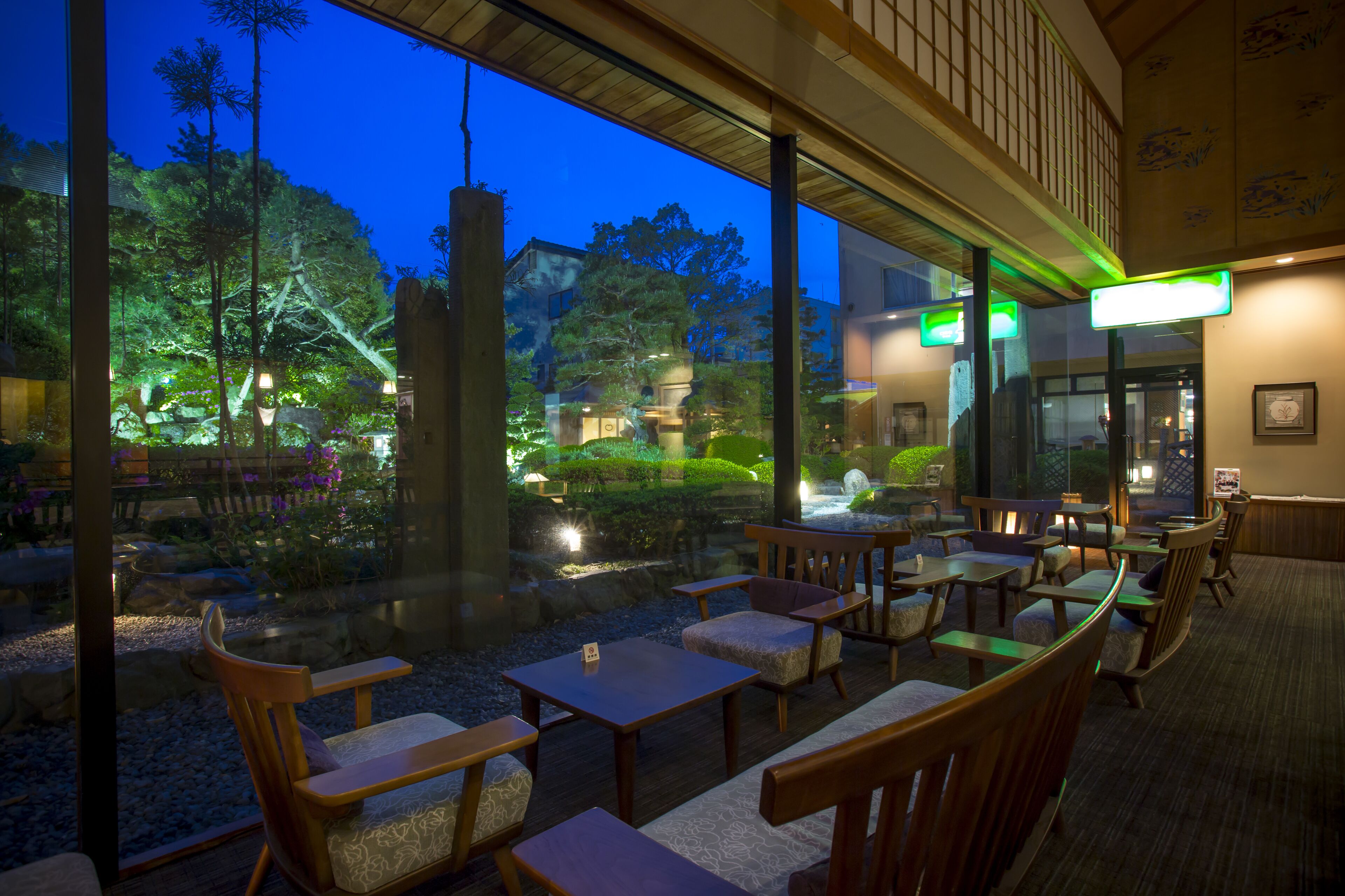 Lobby lounge