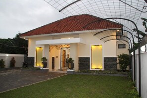 Exterior - Natura Rumah Singgah Guest House (Purwokerto)