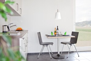 Premium bedding, minibar, desk, free cots/infant beds - QCM Campus (Belp)