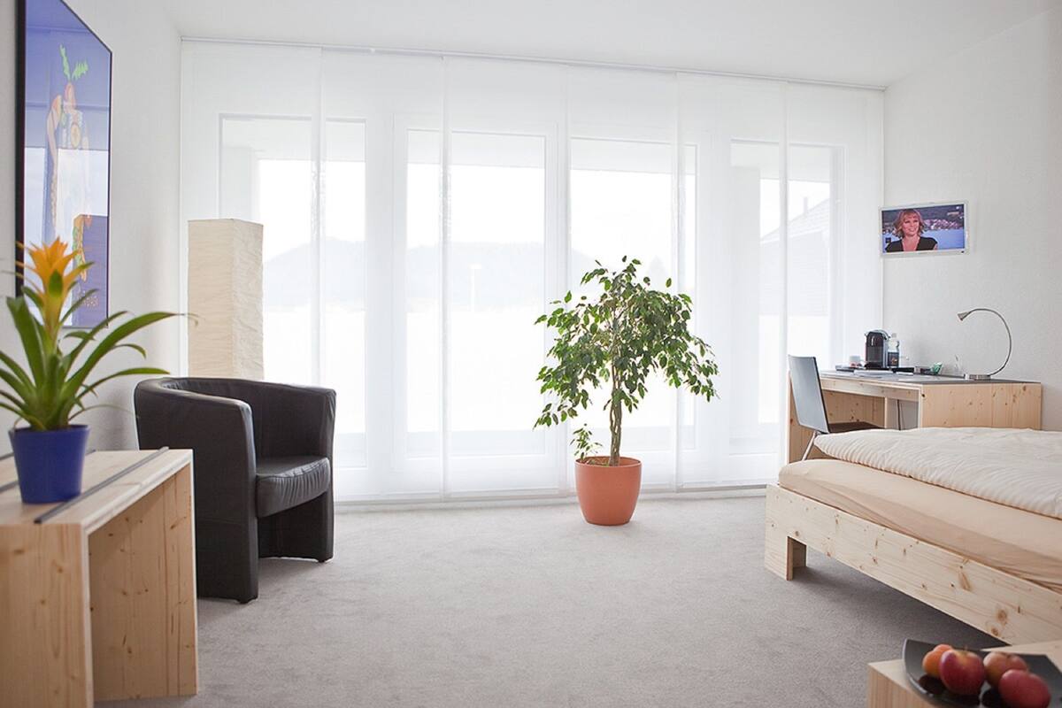 Premium bedding, minibar, desk, free cots/infant beds