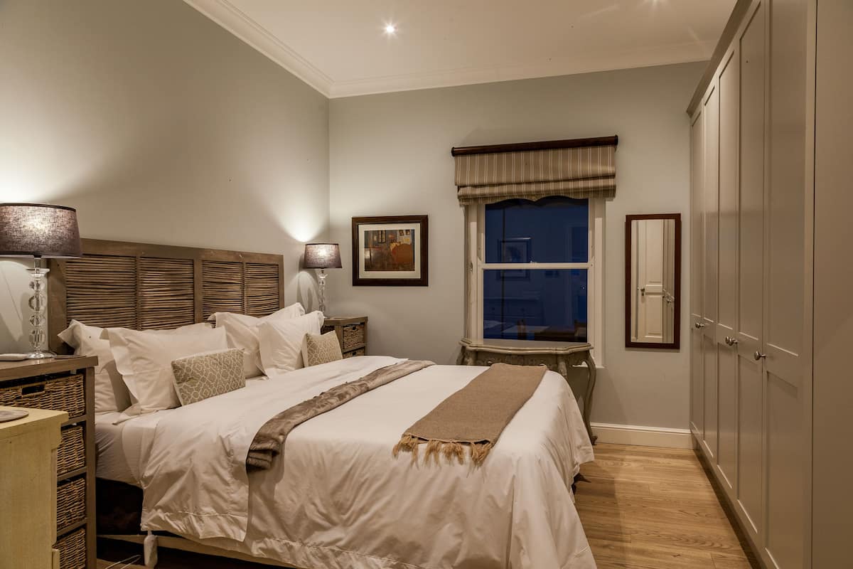 Egyptian cotton sheets, premium bedding, pillow-top beds, in-room safe