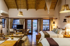 Cottage #3 Krans | Egyptian cotton sheets, premium bedding, pillowtop beds, in-room safe - Karoo View Cottages (Prince Albert)