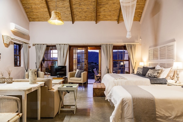 Cottage #1 Kanon | Egyptian cotton sheets, premium bedding, pillowtop beds, in-room safe