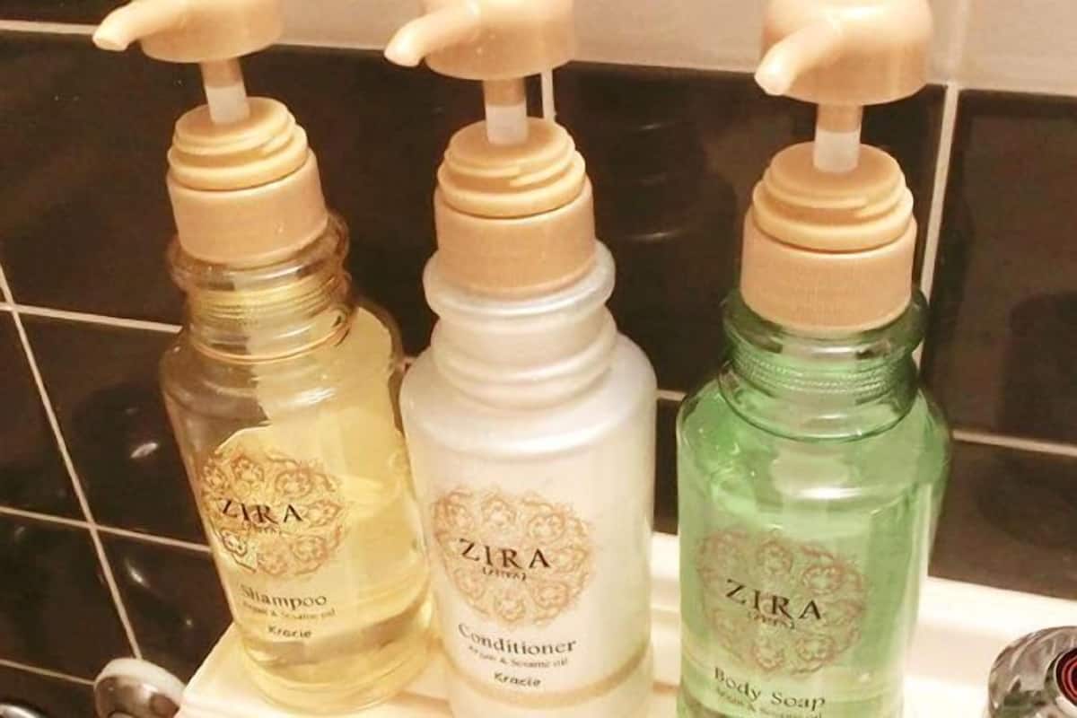 Deep soaking tub, free toiletries, hair dryer, slippers