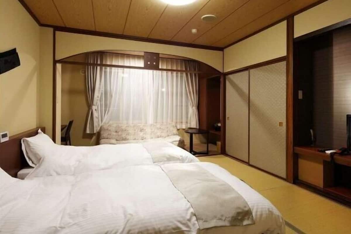 In-room safe, desk, free WiFi, bed sheets