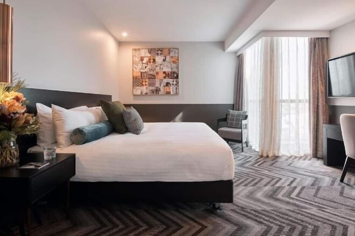 Minibar, in-room safe, desk, soundproofing
