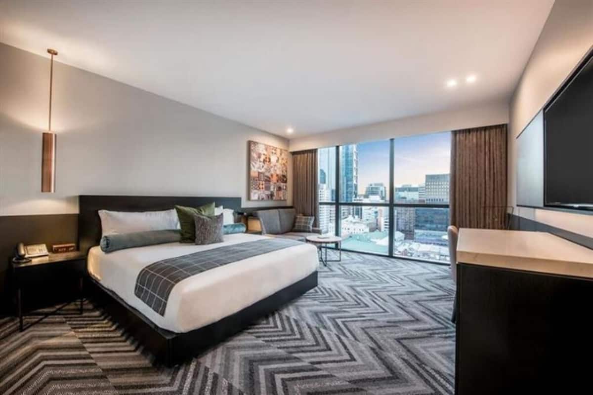 Minibar, in-room safe, desk, soundproofing