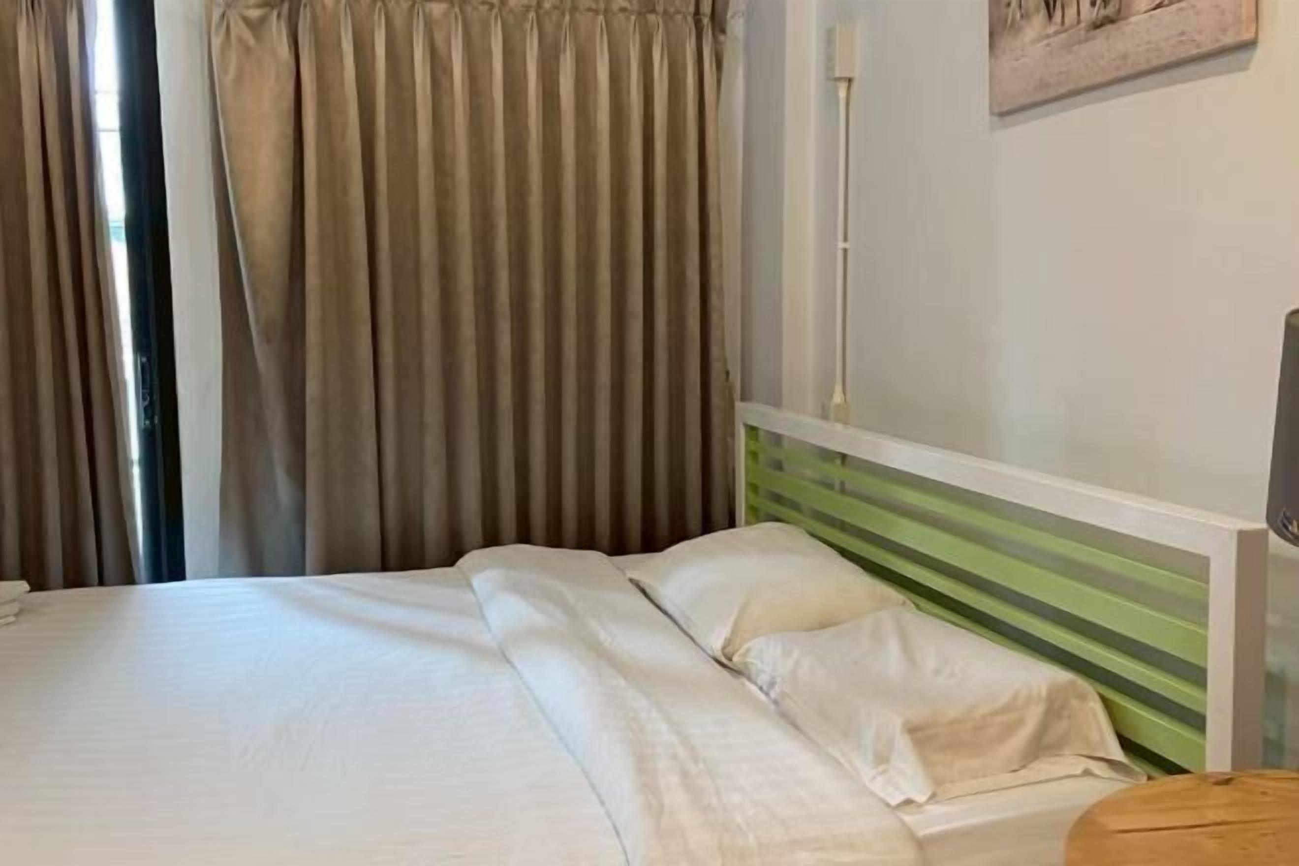 Soundproofing, free WiFi