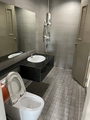 Bathroom - Bakeroom Hostel (Chiang Mai)
