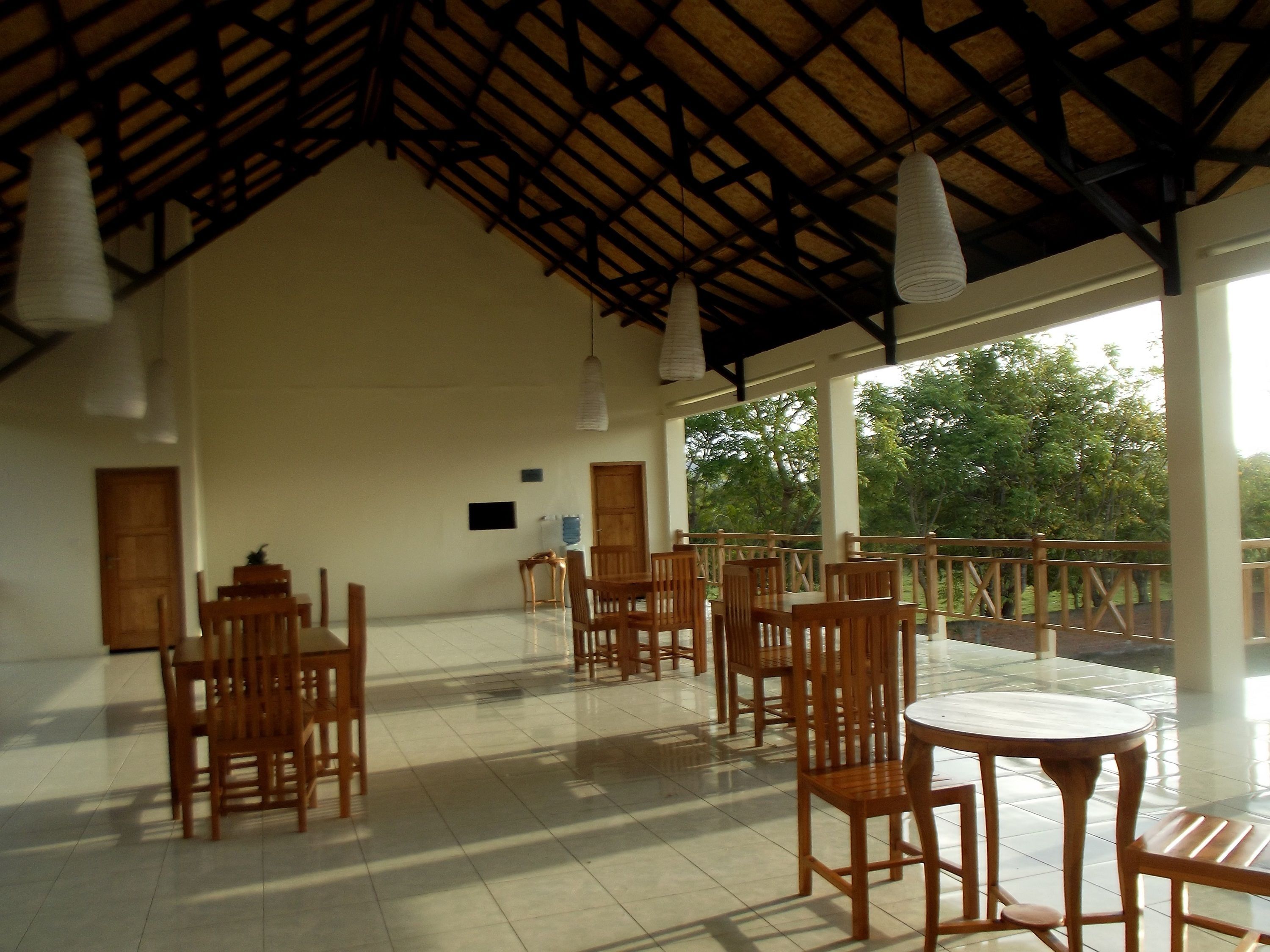 Breakfast, lunch, dinner served; Indonesian cuisine 