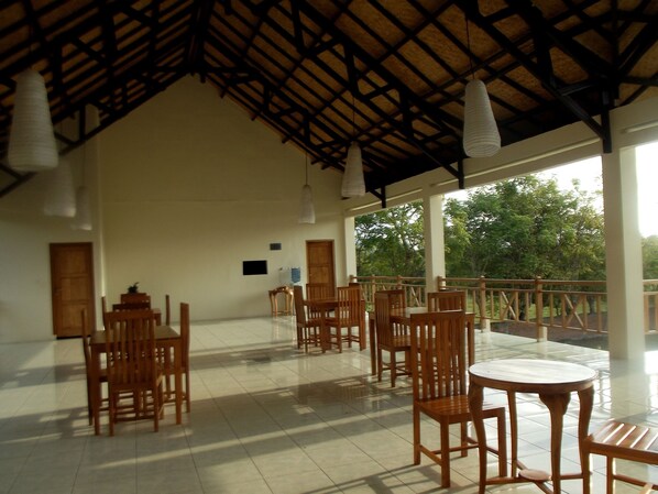 Breakfast, lunch, dinner served; Indonesian cuisine - Hotel Labeletoile (Labuan Bajo)