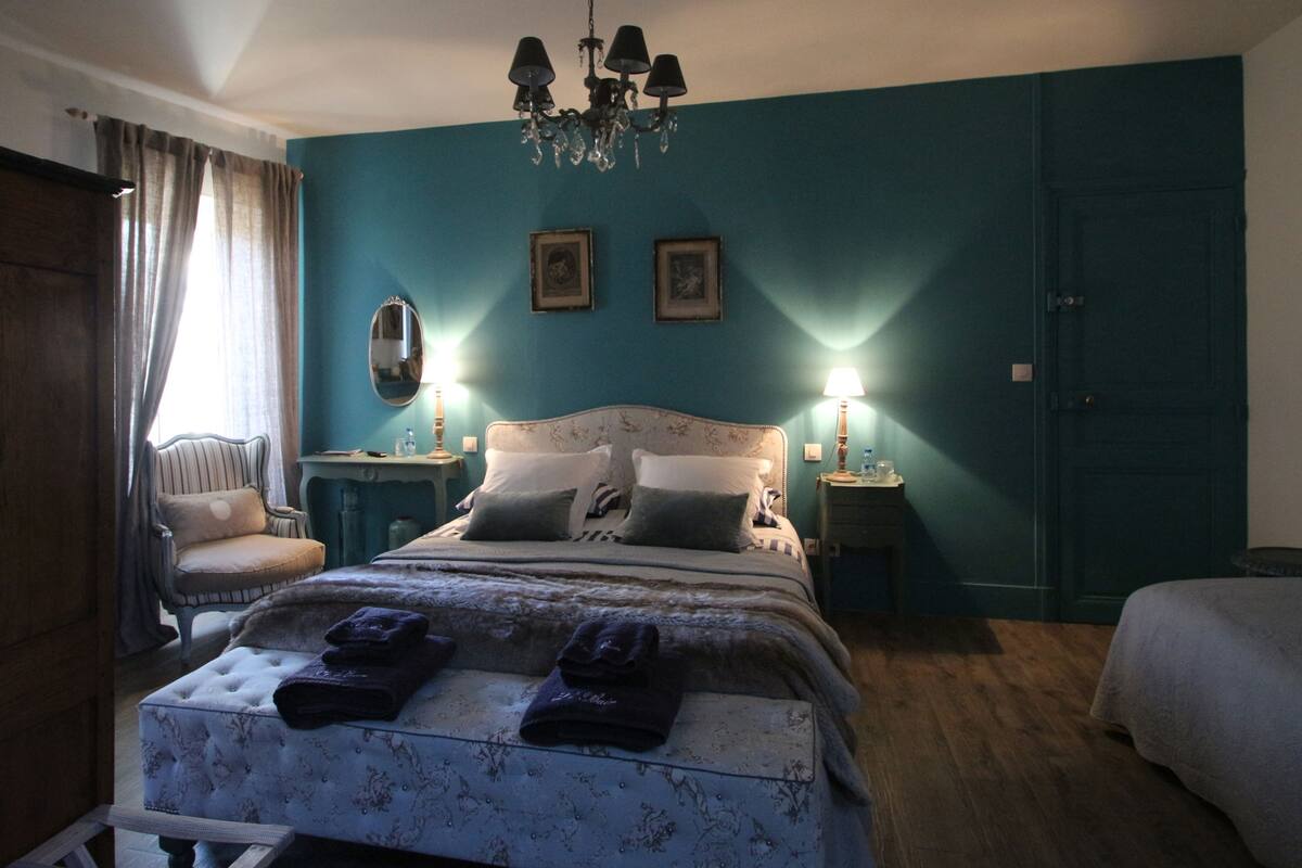Suite familiar, varias camas | 1 dormitorio, ropa de cama de alta calidad, sistema de insonorización