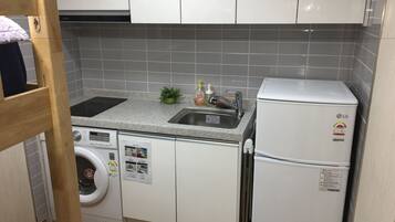 Quarto duplo econômico, 1 quarto, para não fumantes | Quartos à prova de som, ferros/tábuas de passar roupa