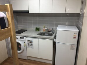 Quarto duplo econômico, 1 quarto, para não fumantes | Quartos à prova de som, ferros/tábuas de passar roupa