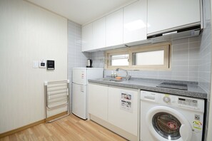 Chambre avec lits jumeaux | Système d’insonorisation, fer et planche à repasser