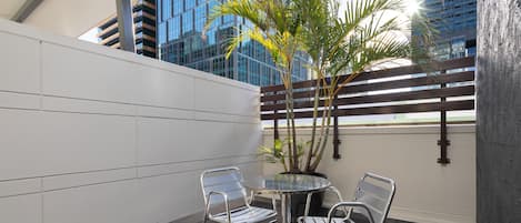 羽絨被、房內夾萬、遮光窗簾/窗簾、熨斗/熨衫板