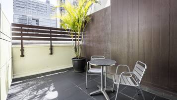 Queen Terrace | Down comforters, in-room safe, blackout drapes, iron/ironing board