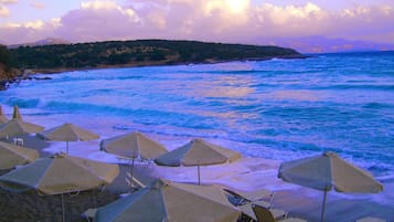 Una spiaggia nelle vicinanze