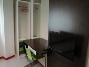 Desk, free WiFi - Hotel Pagi (Labuan Bajo)