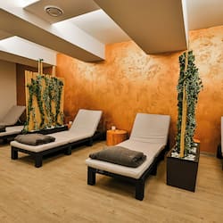 Body scrubs, facials, 1 treatment room