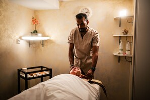 Gommages corporels, soins du visage, 1 salle de soins