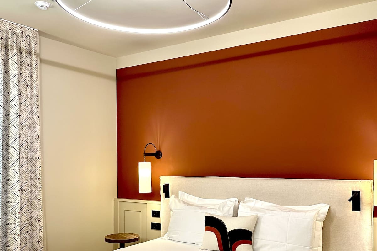 Executive Suite | 1 bedroom, minibar, in-room safe, desk