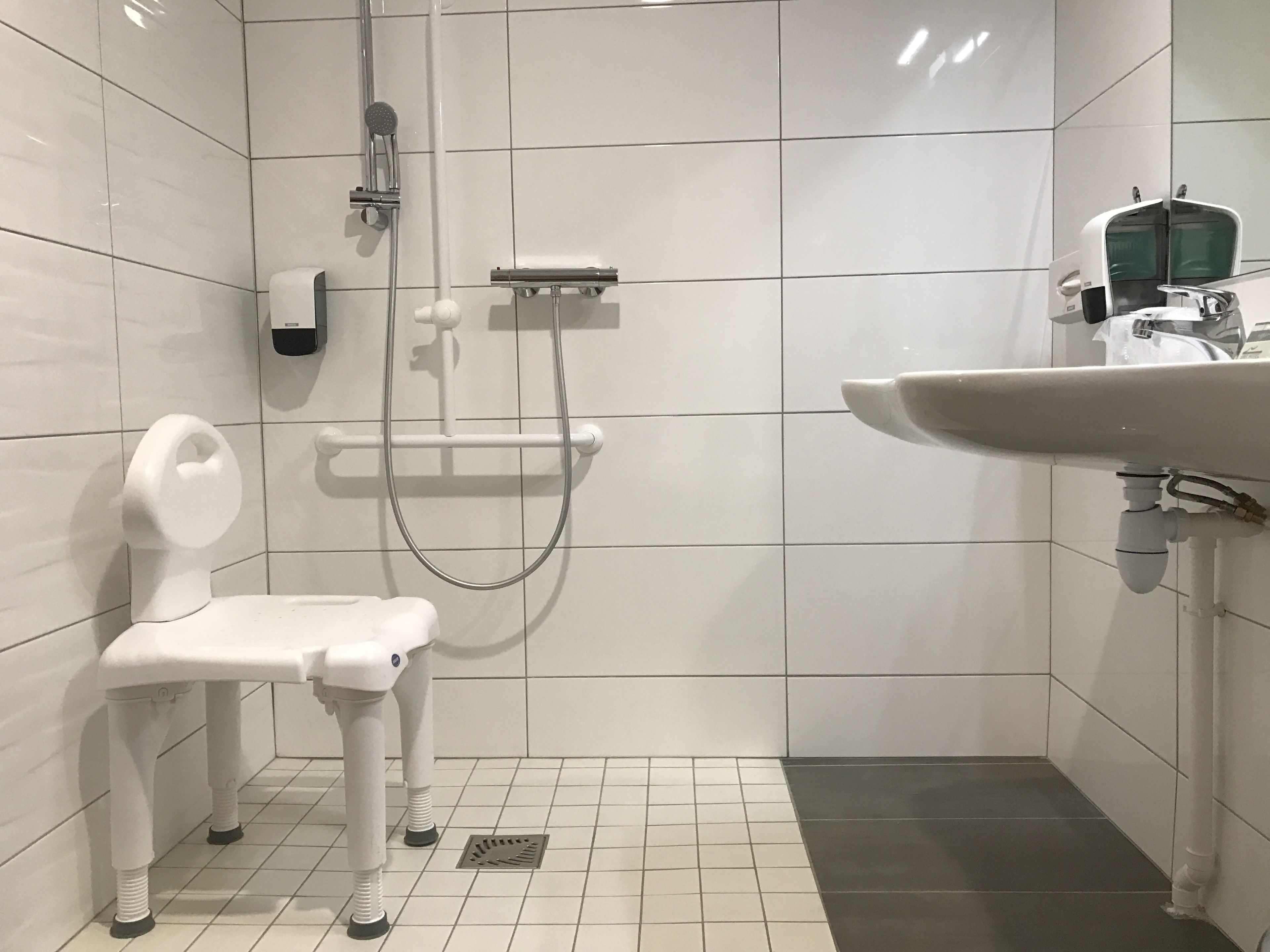 double room, 1 double bed, accessible | bathroom | free toiletries, hair dryer, towels