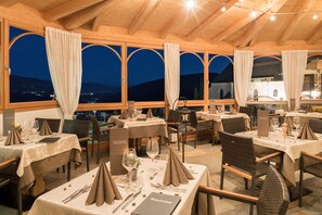 Mittagessen und Abendessen, lokale Küche