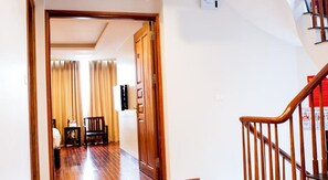 Minibar, desk, blackout drapes, free WiFi - Mely Hotel (Hanoi)