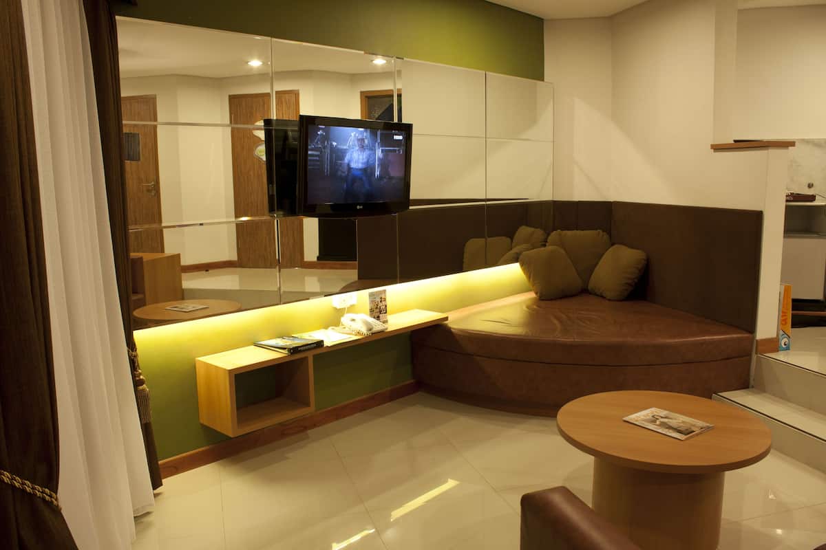 Executive Suite, Ground Floor | Living room | 32-inch Smart TV with digital channels