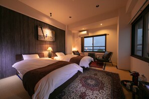 [Ichinoumi] Japanese Western Room, 10 tatami | Desk, free WiFi - Kunisakiso (Beppu)