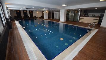 Indoor pool, sun loungers