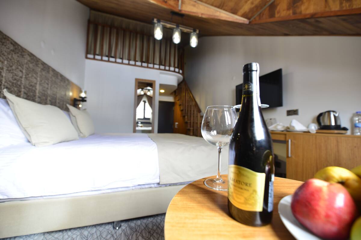 standard triple room | minibar, in-room safe, desk, soundproofing