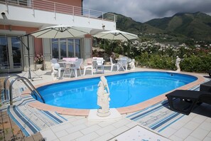2 outdoor pools, sun loungers
