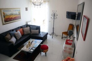 Duplex, 2 Bedrooms, Ocean View | Down comforters, in-room safe, individually decorated