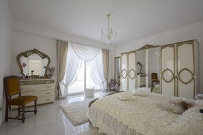 Down duvets, in-room safe, individually decorated - Villa Armonia (Praia a Mare)