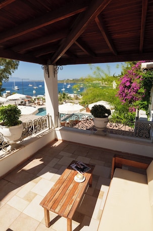 Junior Suite, Patio, Sea View | Beach/ocean view. Manzara Boutique Hotel