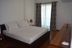 Apartemen Mewah, 2 kamar tidur, pemandangan pantai, tepi laut | 2 kamar tidur, meja kerja, dan setrika/meja setrika