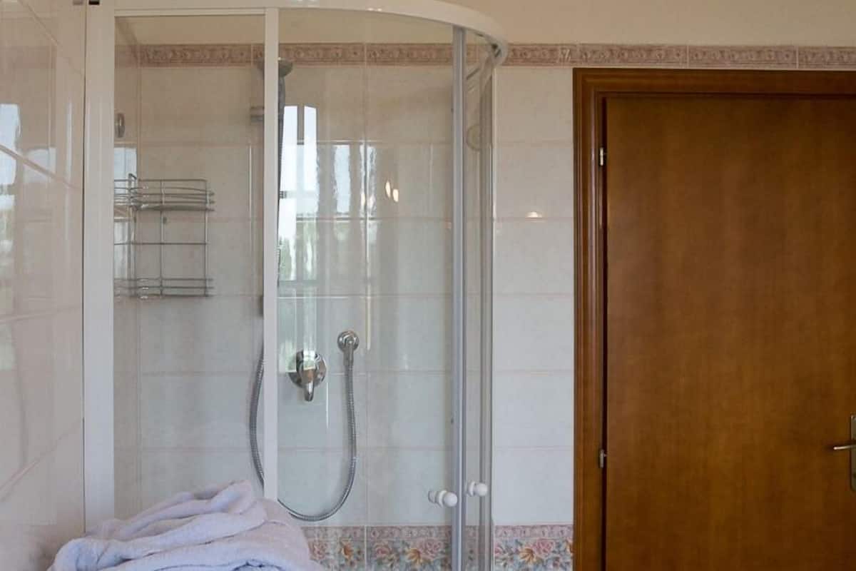 Comfort Oda, 1 Yatak Odası | Banyo | Duş, ücretsiz banyo/kozmetik ürünleri, saç kurutma makinesi, bide