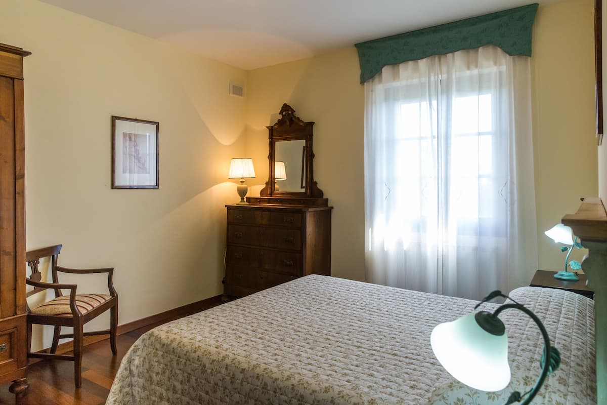 Süit, 2 Yatak Odası | Kaliteli yatak takımı, minibar, odada kasa, masa