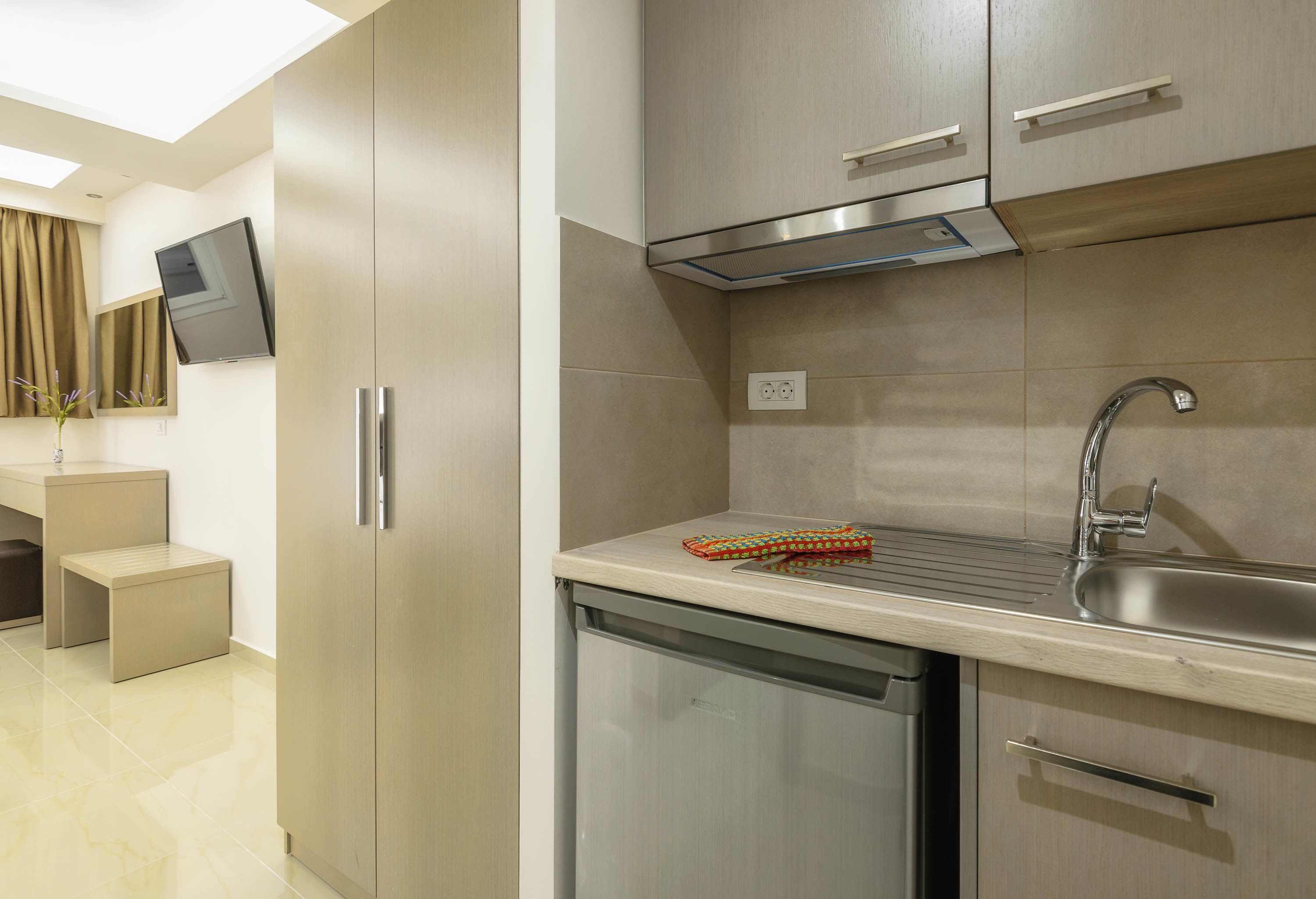 basic studio (underground floor) | private kitchen | fridge, microwave, electric kettle