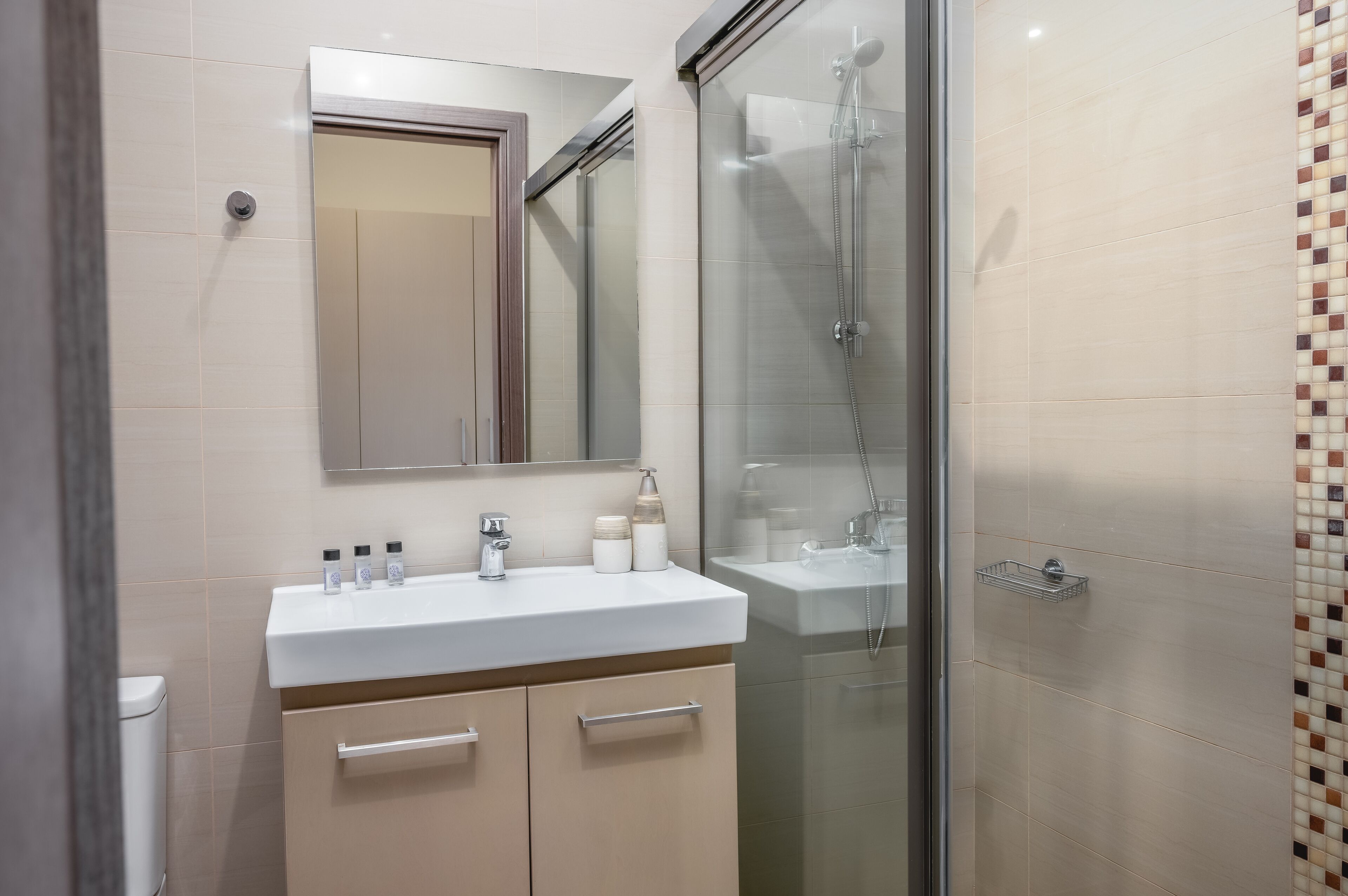 superior apartment | bathroom | shower, rainfall showerhead, hair dryer, towels
