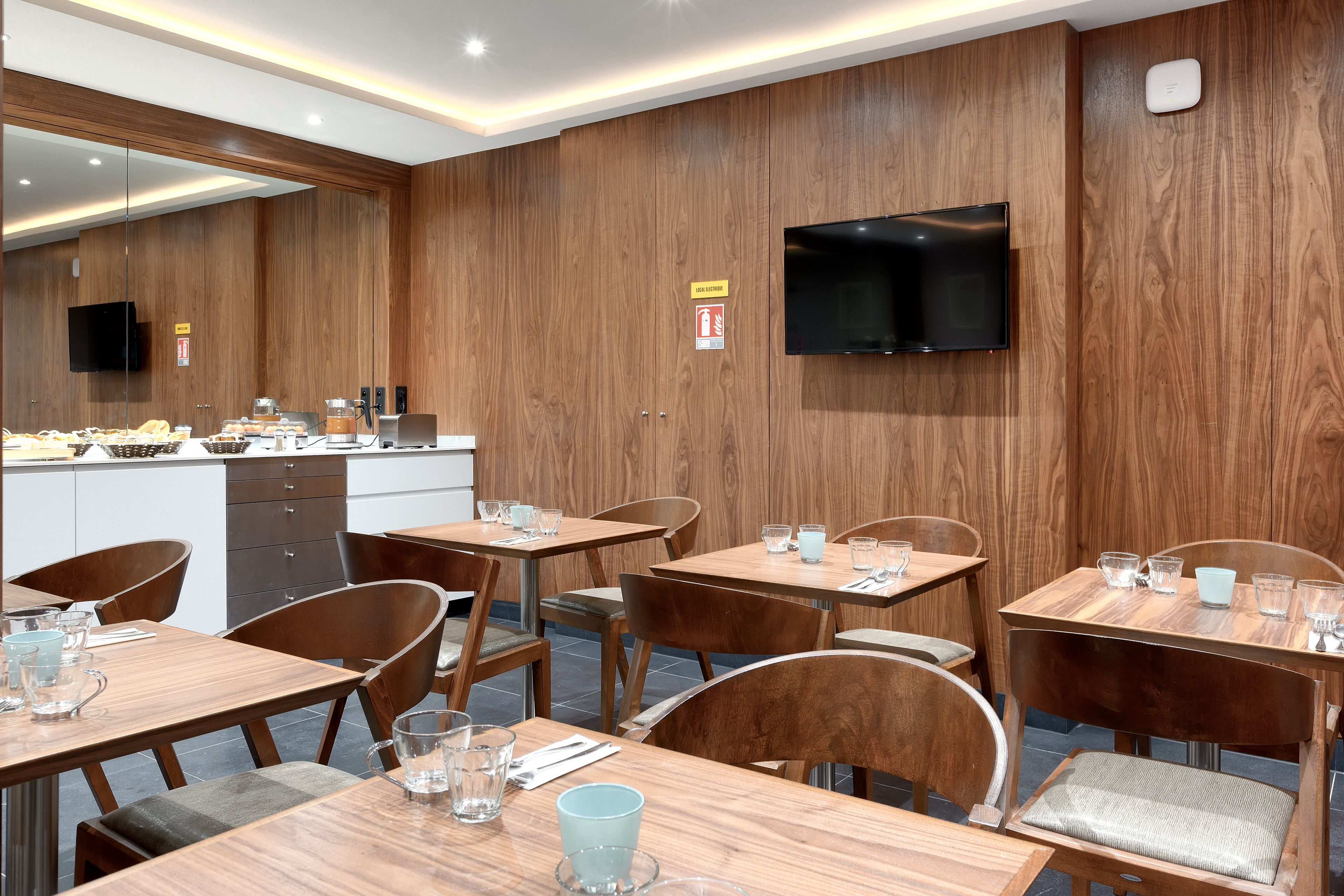 daily buffet breakfast (eur 15 per person)