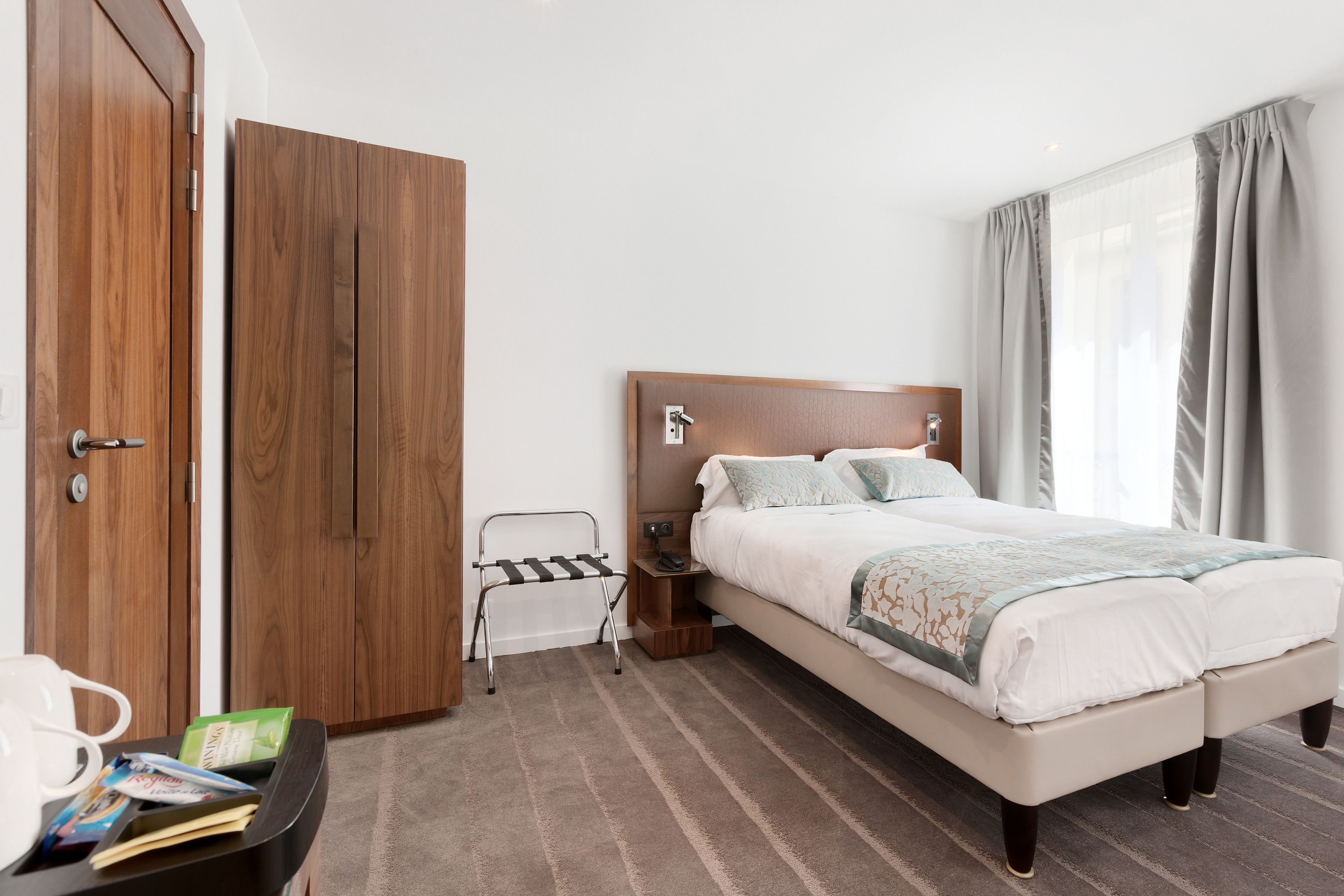 premium bedding, minibar, desk, soundproofing