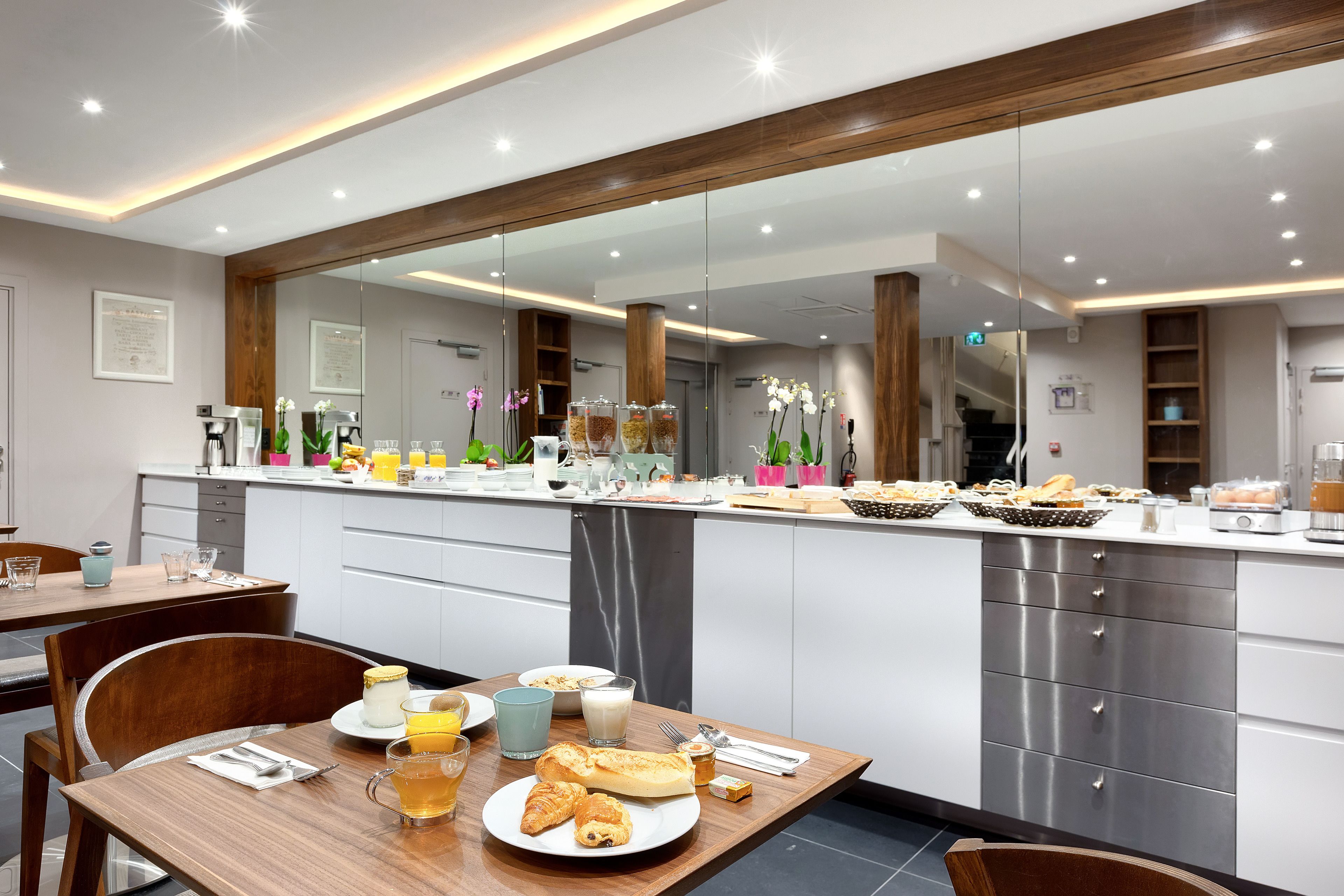 daily buffet breakfast (eur 15 per person)