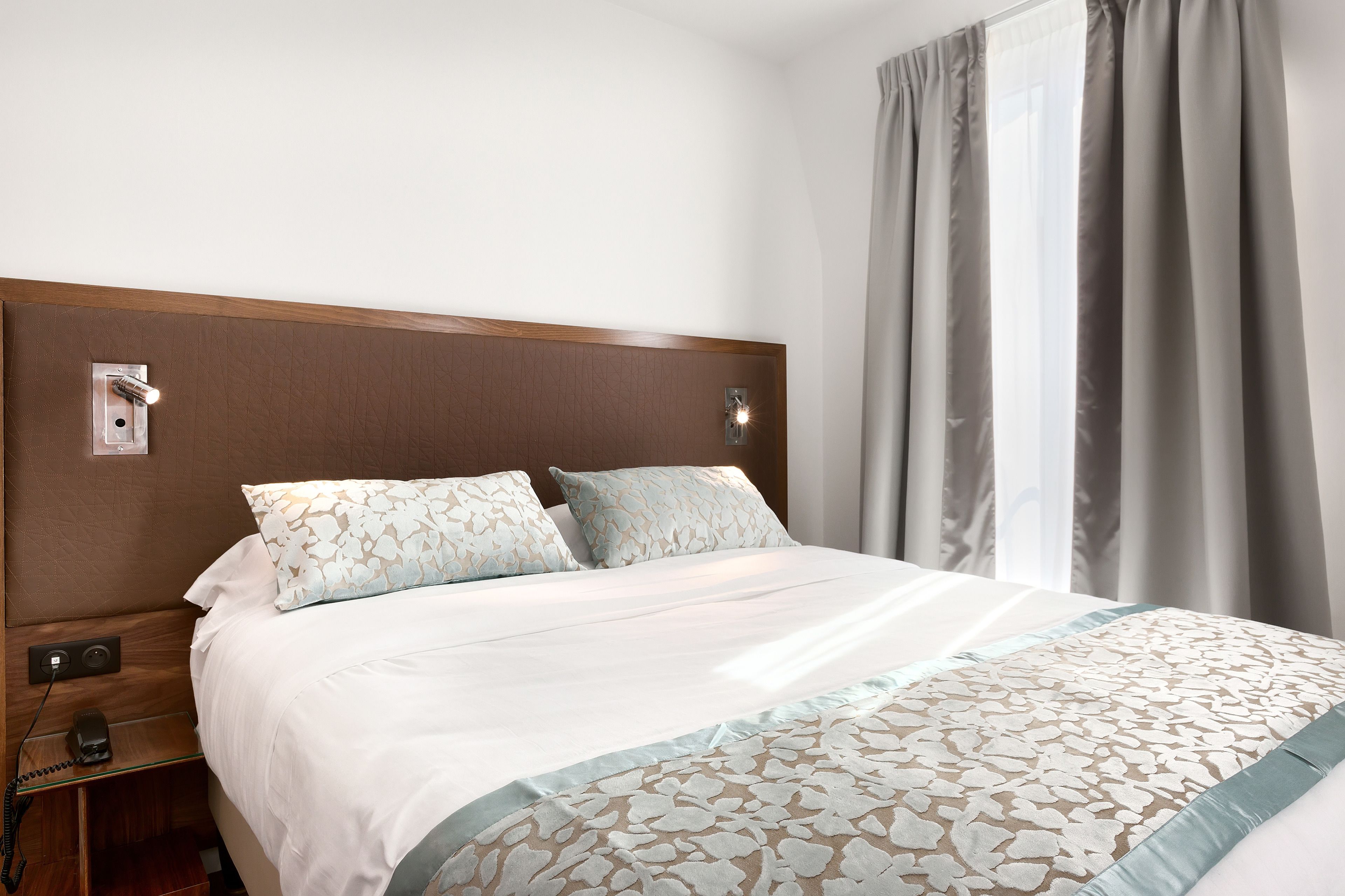triple room | premium bedding, minibar, desk, soundproofing