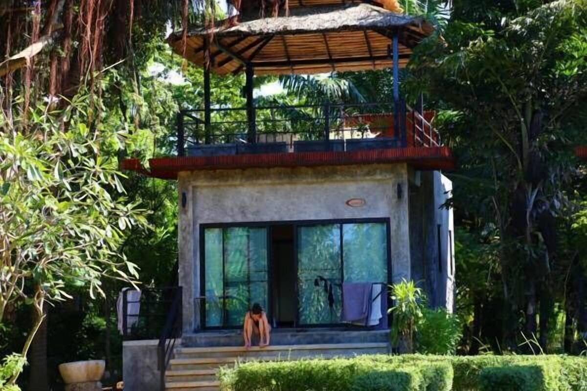 Vila, vista para a piscina | Frigobar, cofres nos quartos, escrivaninha, cortinas blackout
