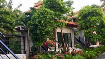 Family Villa, 1 Bedroom, Garden View | Minibar, in-room safe, desk, blackout drapes