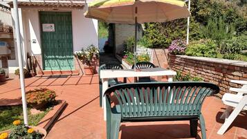 Suite, 1 Bedroom, Kitchen, Ground Floor | Terrace/patio